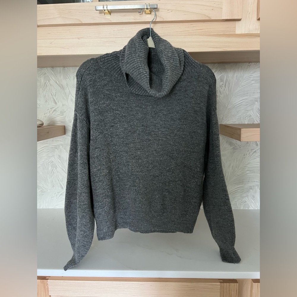 H&M Gray Turtleneck Sweater